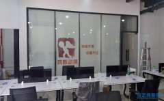 卷簾窗和百葉窗哪個好？卷簾窗和百葉窗兩者的比較
